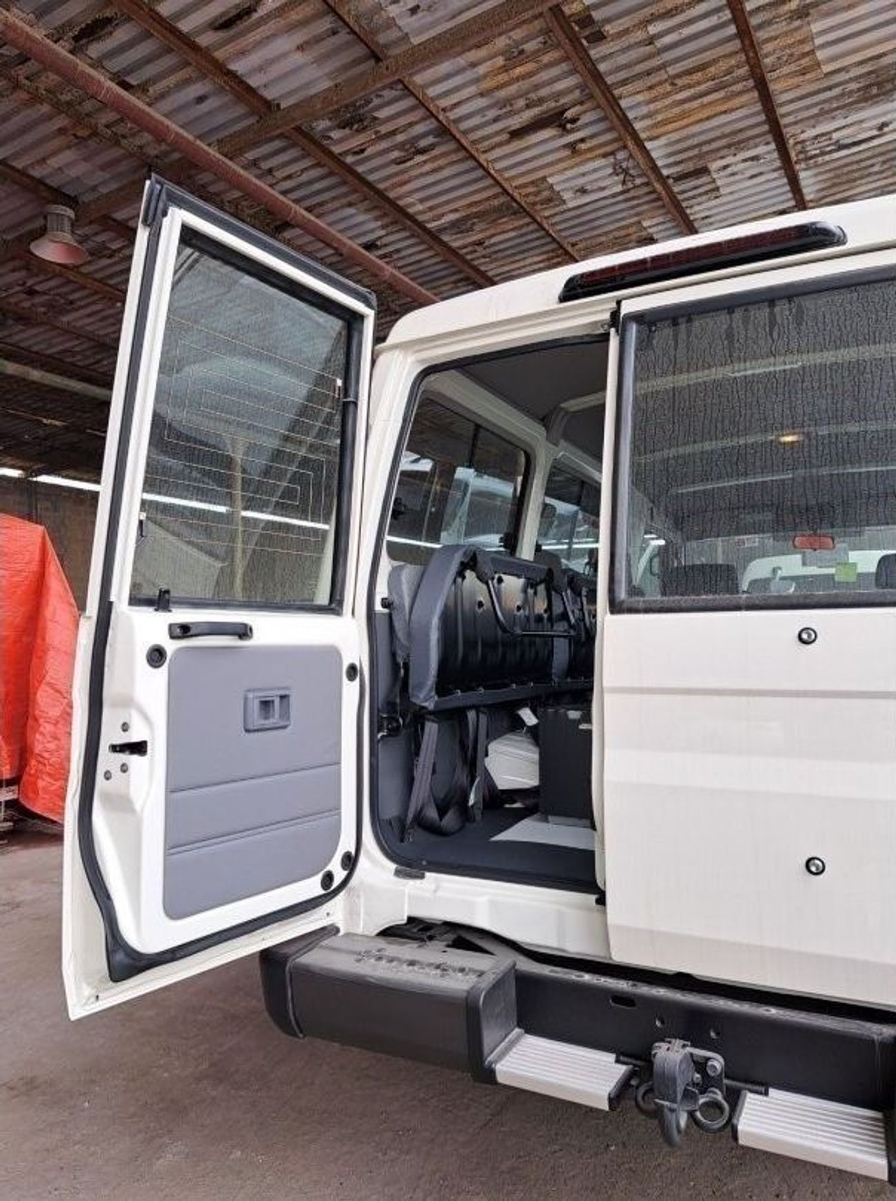 تويوتا لاند كروزر 70 LAND CRUISER LC78 4.5L V8 DIESEL 3DOOR