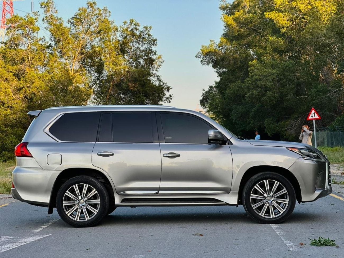 Lexus LX570 Lexus LX 570 Platinum premium petrol V8 full loaded