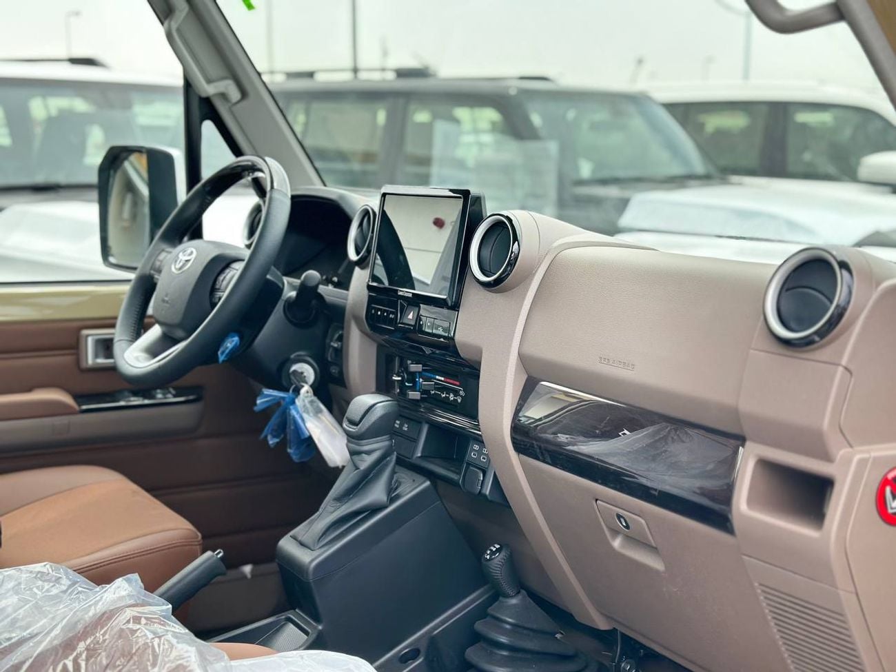 تويوتا لاند كروزر بيك آب S/C LC79 4.0 A/T PTR // 2026 // كاملة المواصفات مع رادار، صندوق تبريد، قفل تفاضلي، مشغل DVD وكاميرا