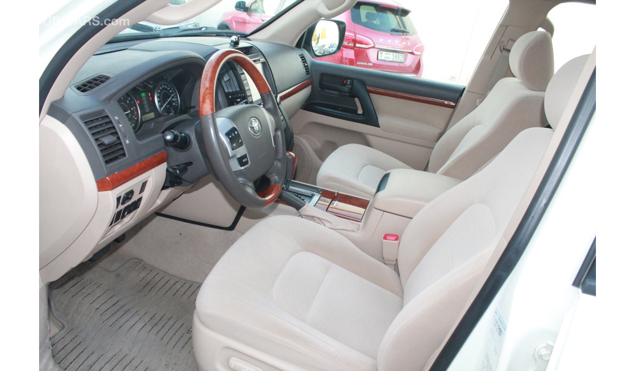 تويوتا لاند كروزر EXR 4.6L V8 4WD 2015 GCC SPECS