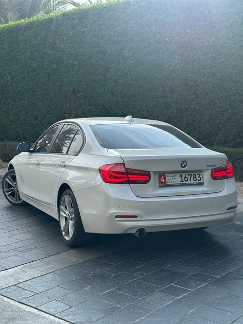 بي أم دبليو 318i