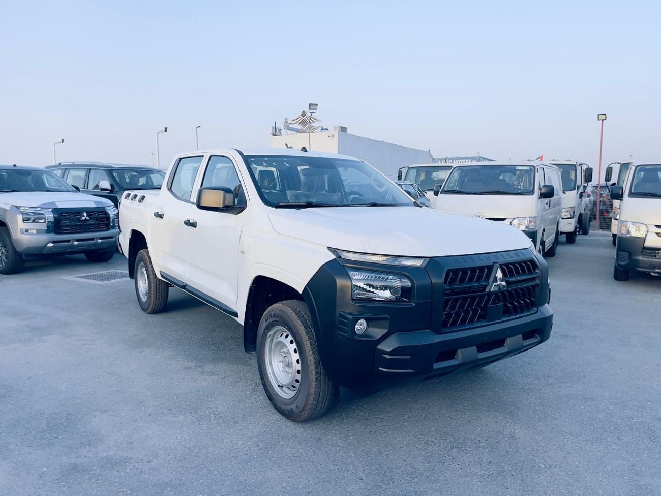 Mitsubishi L200 MITSUBISHI L200 GL 2.4L (128 HP) Double Cab Utility