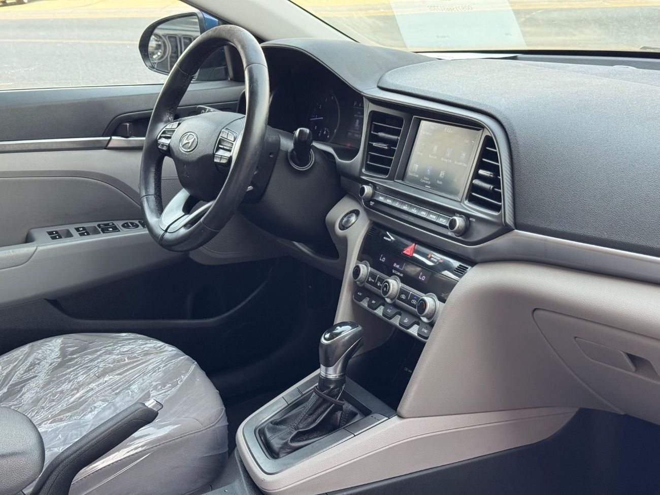 هيونداي إلانترا GLS 2.0L SEL / V4 2.0L / FULL OPTION / SUNROOF / RADAR / ROAD ASSIST / REMOTE START