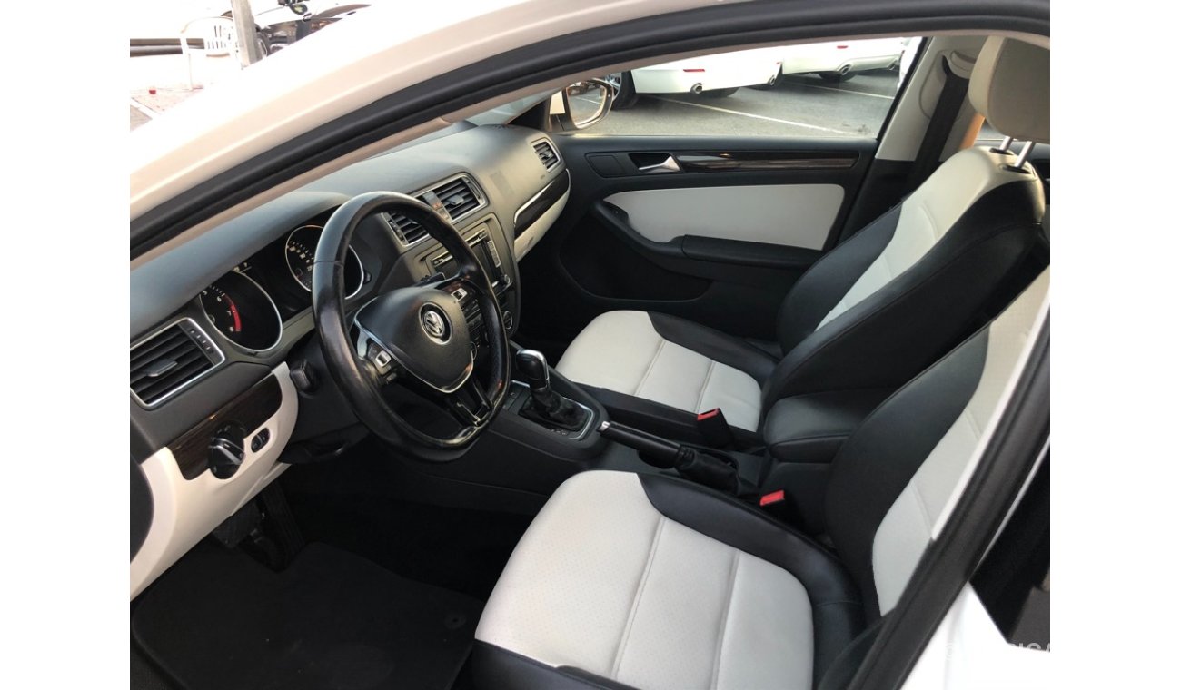 Volkswagen Jetta Volex wagan Getta model 2016 GCC car prefect condition full option sun roof leather seats back came