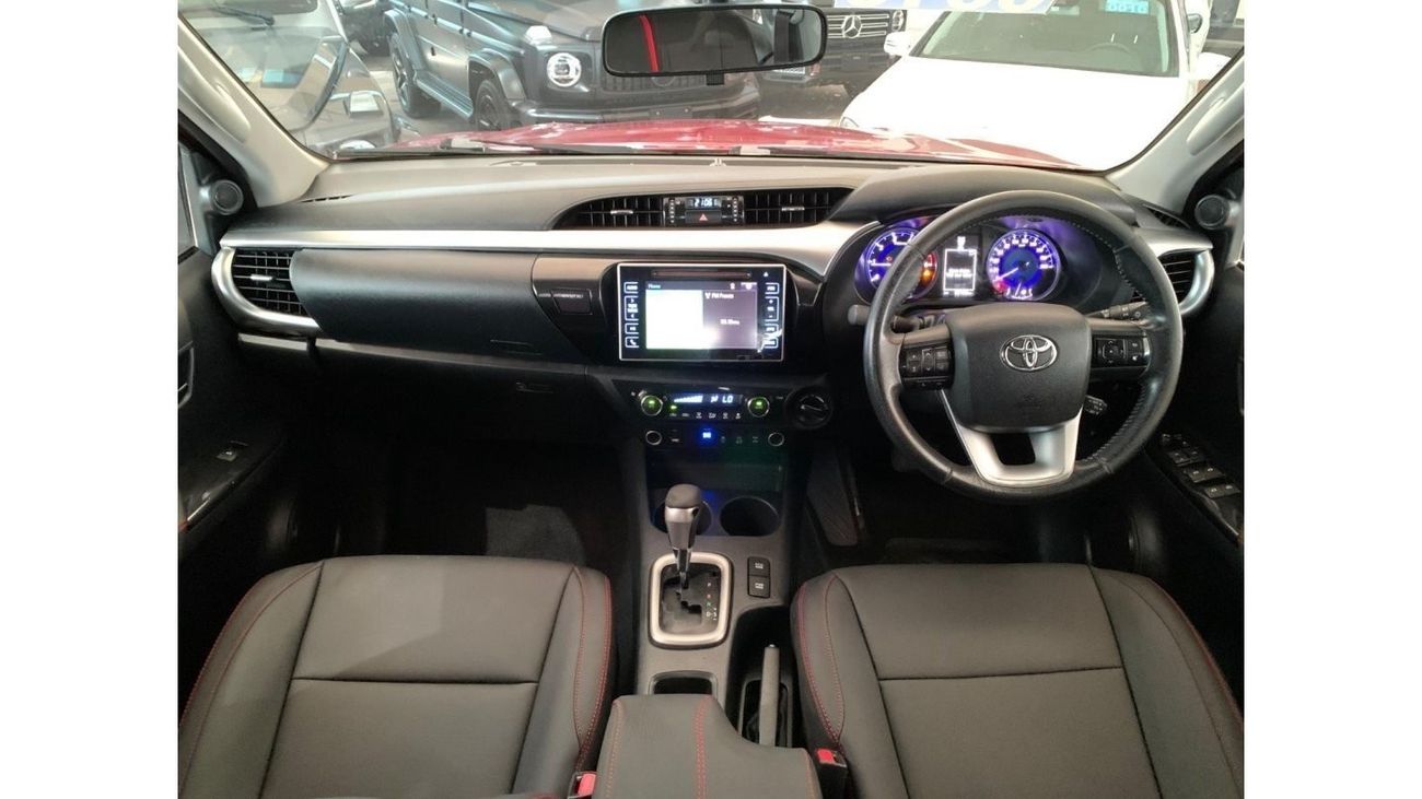 تويوتا هيلوكس SR5