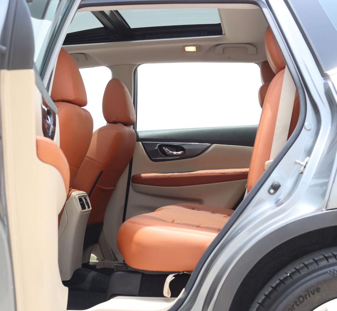 نيسان إكس تريل نيسان إكستريل موديل 2021 خليجى بدون حوادث ممشى 85000 KM بمحرك  2.5 سى سى بسعر 69000درهم