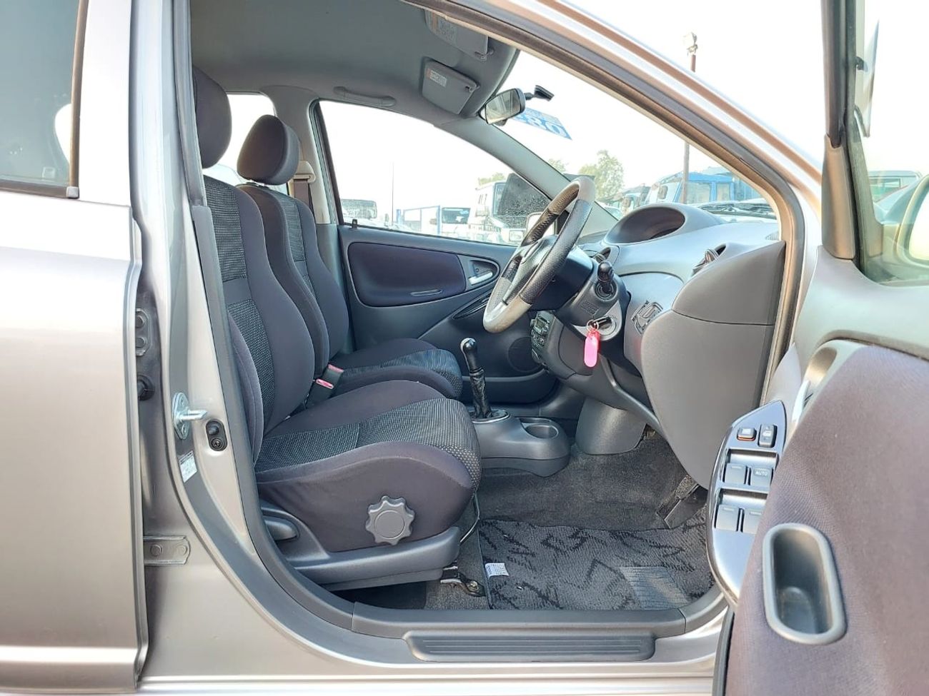 Toyota Yaris TOYOTA VITZ RIGHT HAND DRIVE(PM61356)