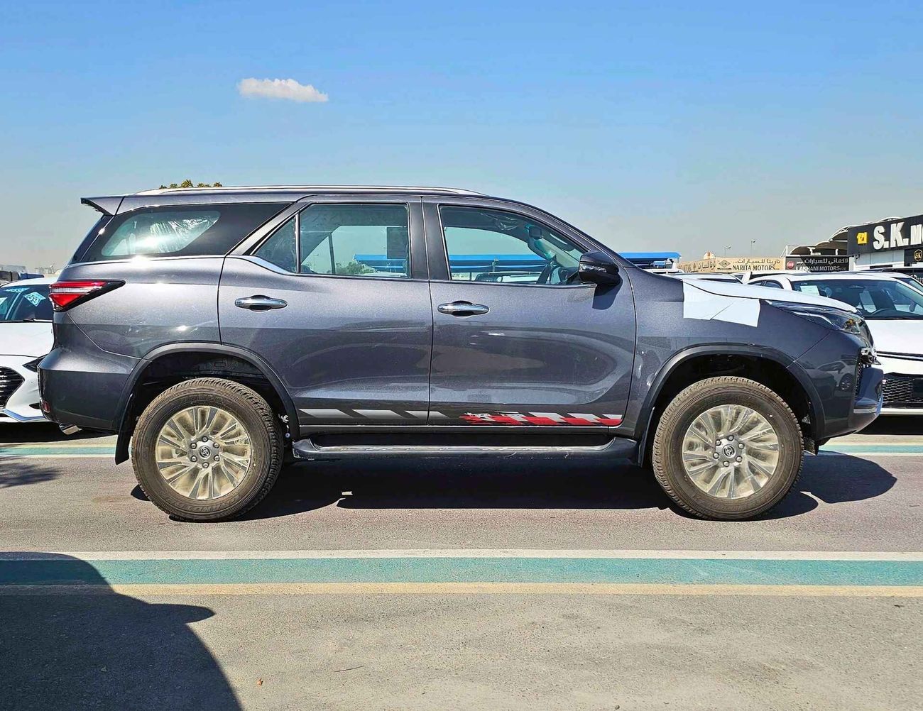 Toyota Fortuner SR5 /  4.0L V6 PETROL / WOOD TRIM / LEATHER SEATS / FULL OPTION (CODE # 69044)