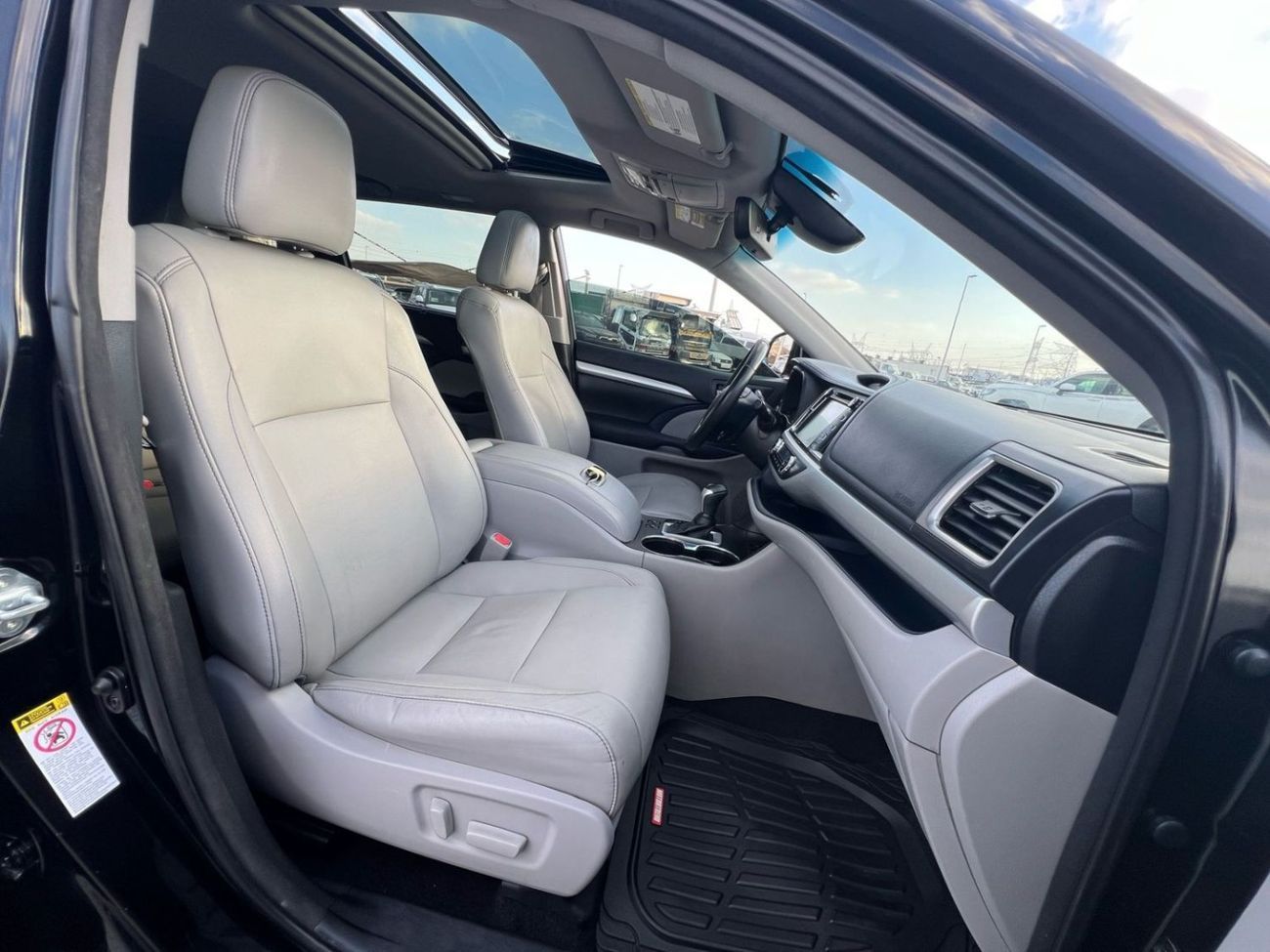 تويوتا هايلاندر 2017 TOYOTA HIGLANDER XLE // LEATHER & ELECTRIC SEATS  // PUSH START // SUNROOF - REAR DOOR OPEN CLO