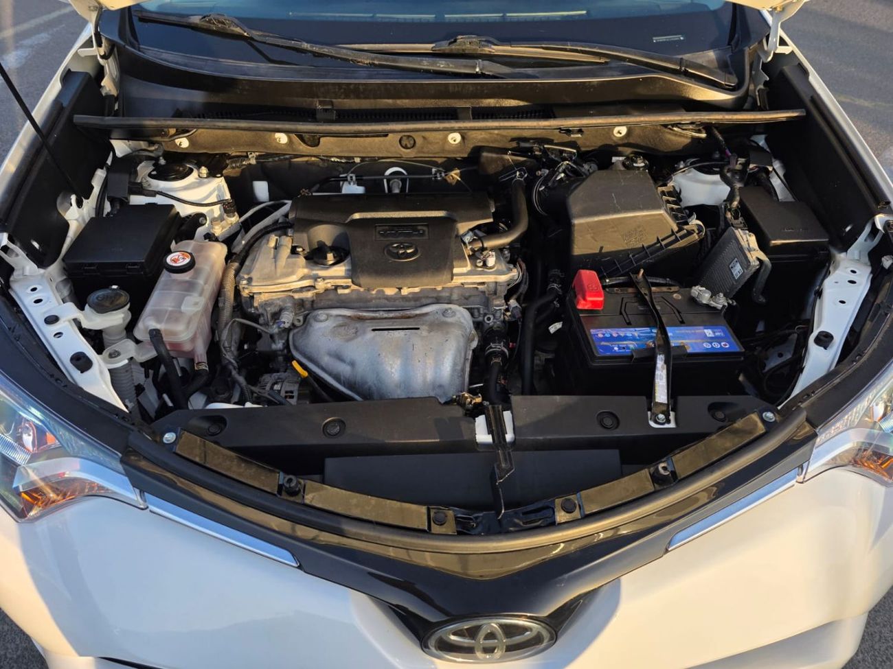 Toyota RAV4 Limited 2.5L Sunroof , Push button , Trunk automatic and leather seats