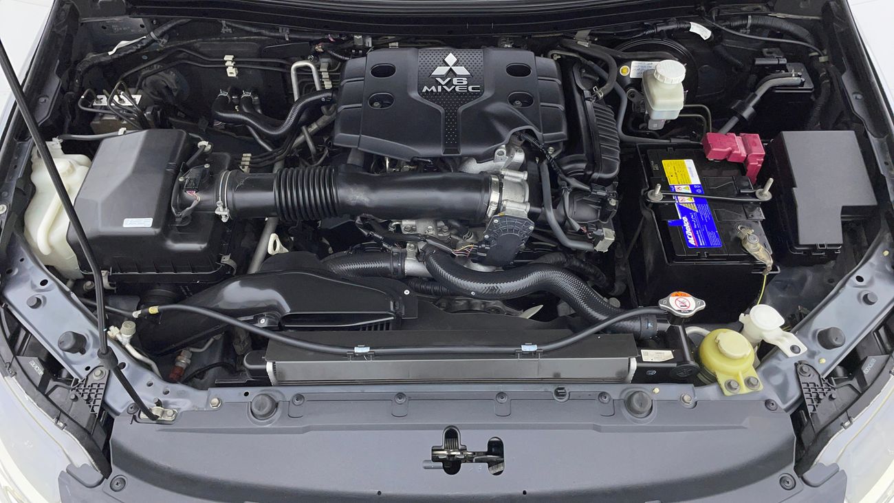 ميتسوبيشي مونتيرو GLS PREMIUM 3 | بدون دفعة مقدمة | اختبار قيادة مجاني للمنزل