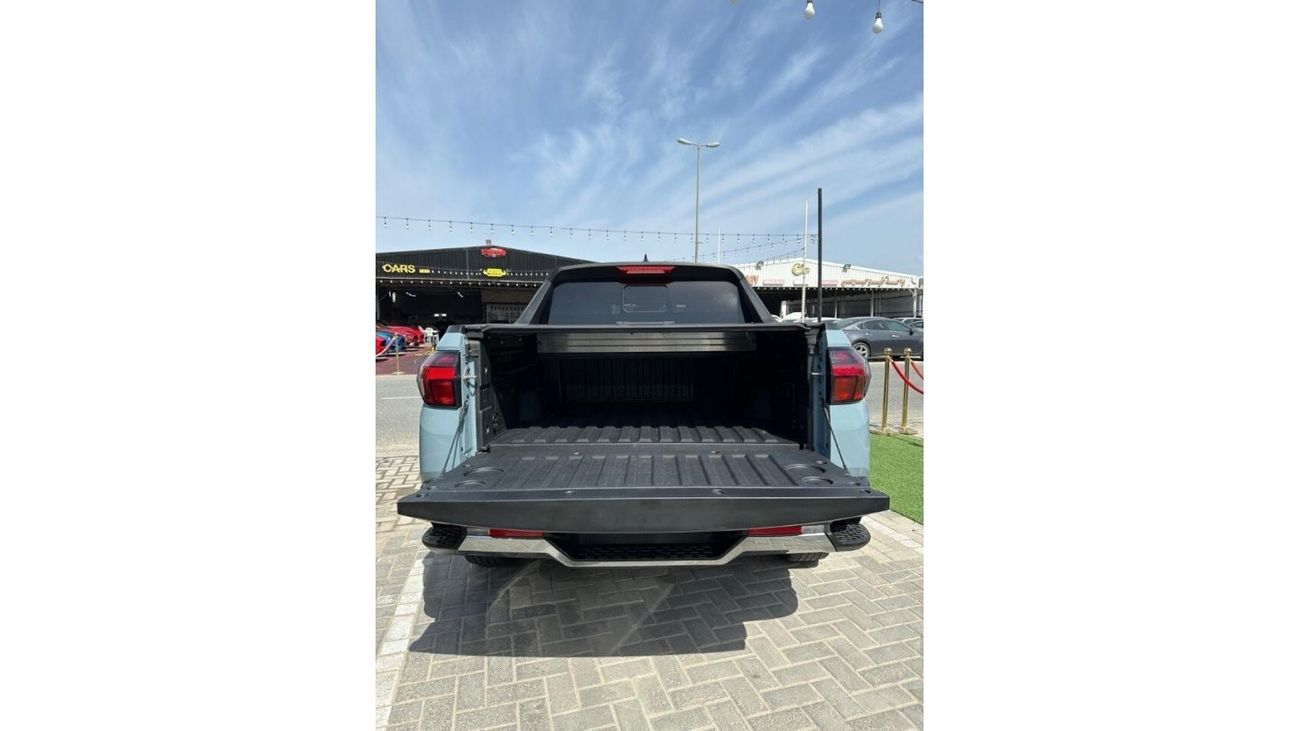 Hyundai Santa Cruz car in perfect condition, 2022 with engine capacity 2.5 4wd pickup