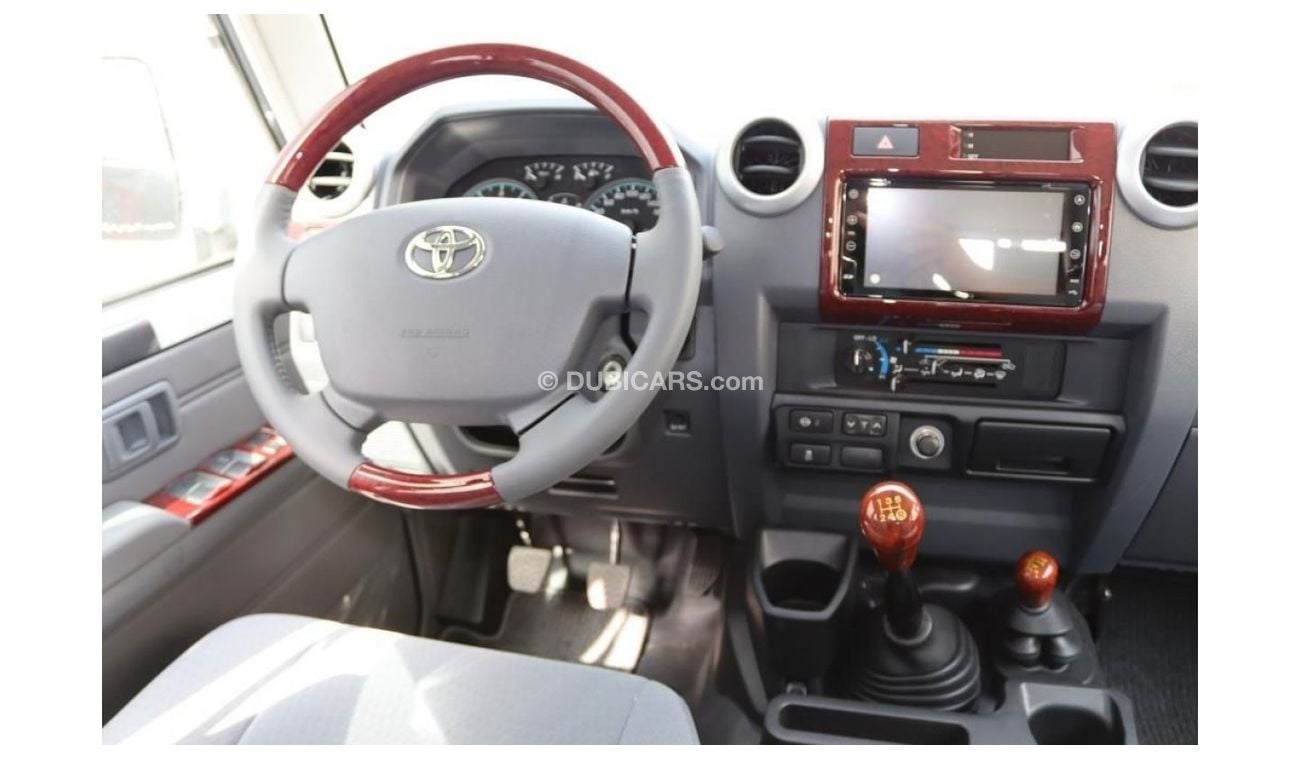 تويوتا لاند كروزر بيك آب 6X6 تويوتا لاند كروزر بيك أب 4.5 لتر