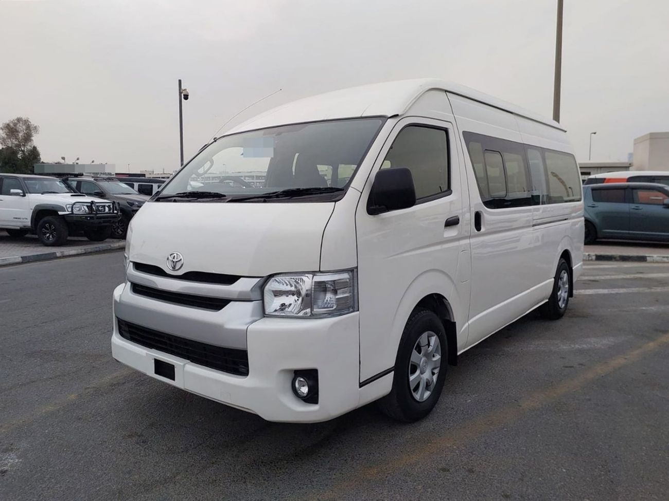 تويوتا هاياس (RAMADAN OFFER) TOYOTA HIACE COMMUTER VAN RHD 2016 MODEL 2.5 L DIESEL MANUAL(PM61244)