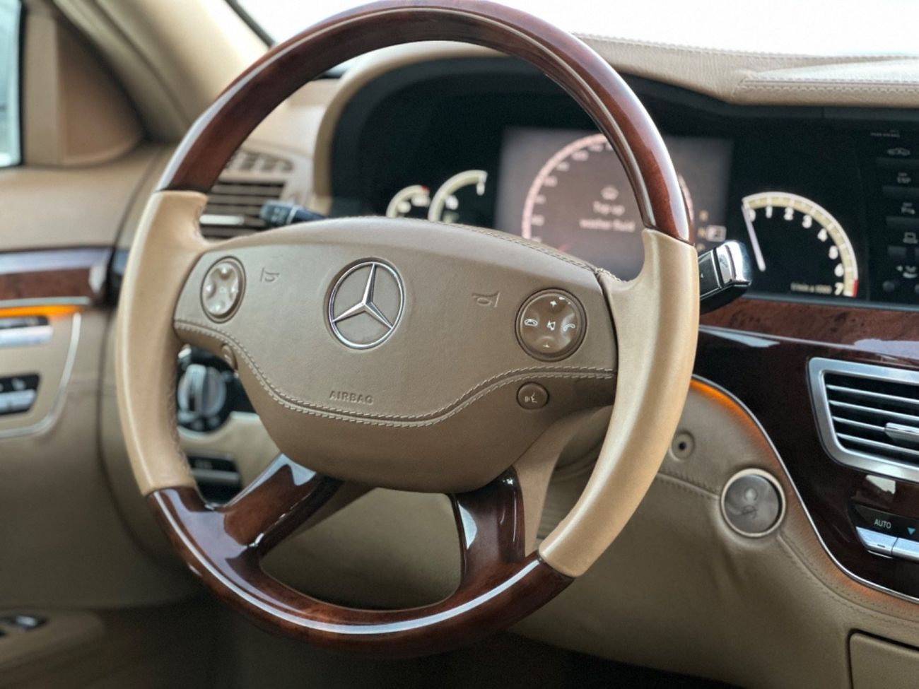 Mercedes-Benz S 350 GCC MODEL 2009 car perfect condition inside and outside full  option sun roof leather seats  screen 