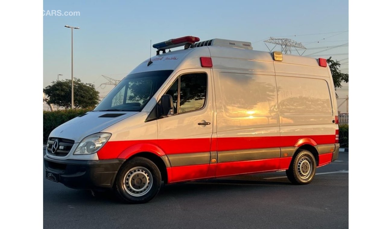 مرسيدس بنز سبرينتر MERCEDES BENZ SPRINTER 2013 GCC AMBULANCE IN PERFECT CONDITIONS