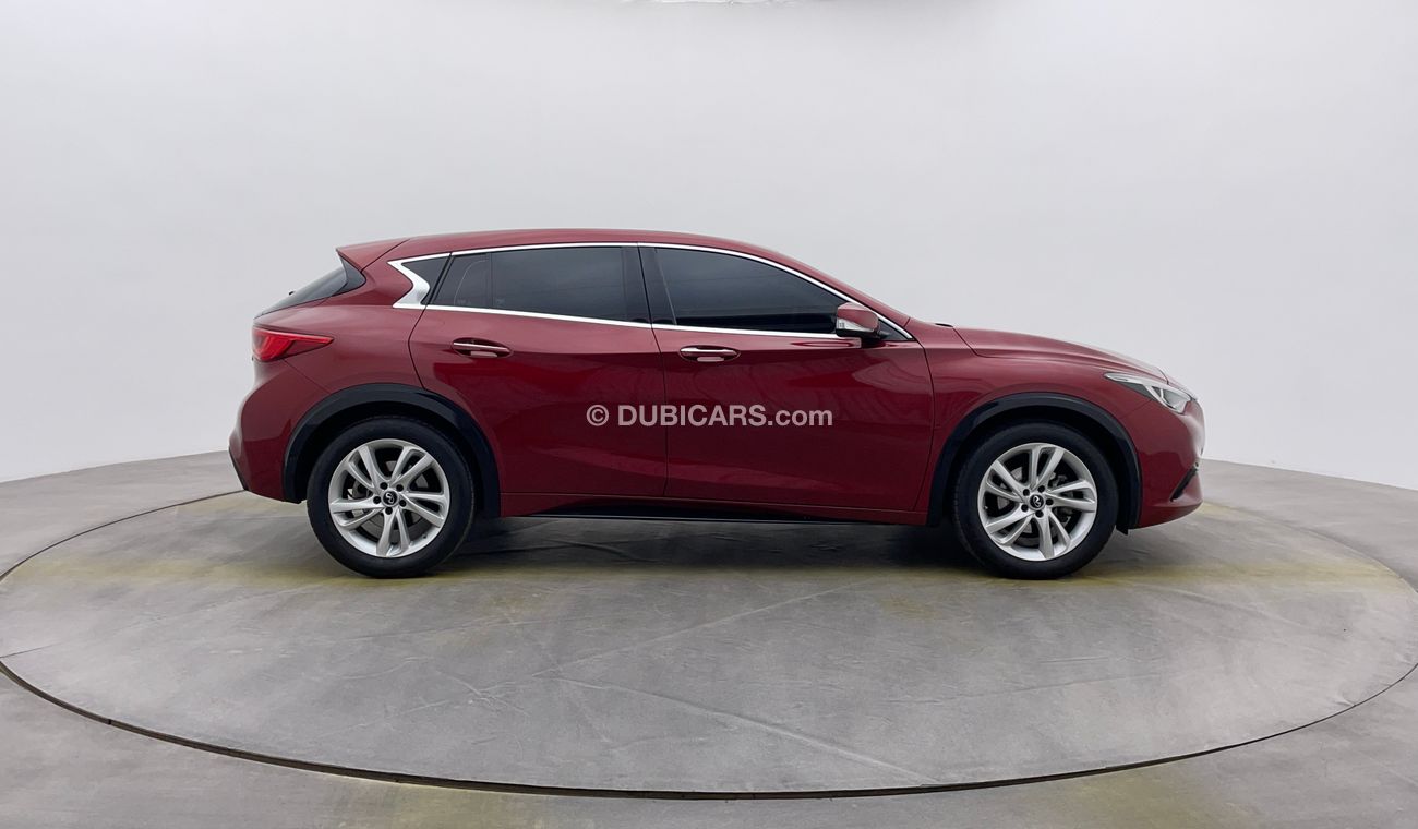 Infiniti Q30 Lexue 1600