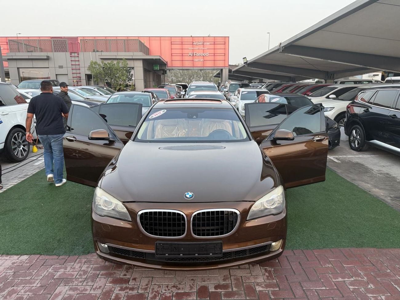 BMW 750Li EXCLUSIVE 4.4L V8 twin-turbo engine producing 407 hp, 8-speed