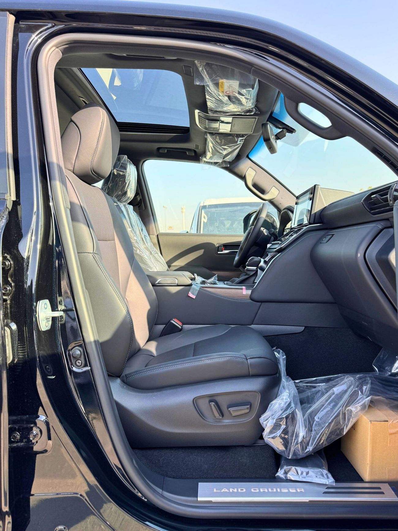 تويوتا لاند كروزر GXR / 4.0L PETROL / PWR SEATS & VENTILATION / SPEEDOMETR / SUNROOF / HIGH OPTION / CODE# GXR42H