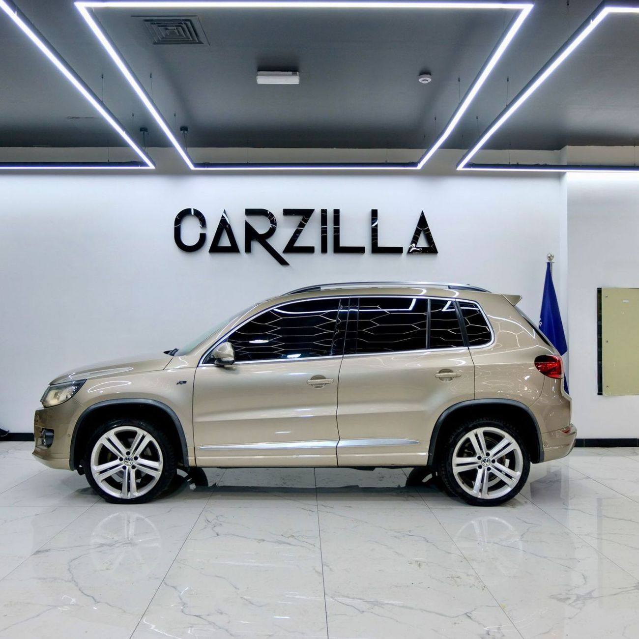 Volkswagen Tiguan R-Line 2.0L Volkswagen Tiguan R-Line 2013 | GCC Specs | Excellent Condition | Affordable Compact SUV