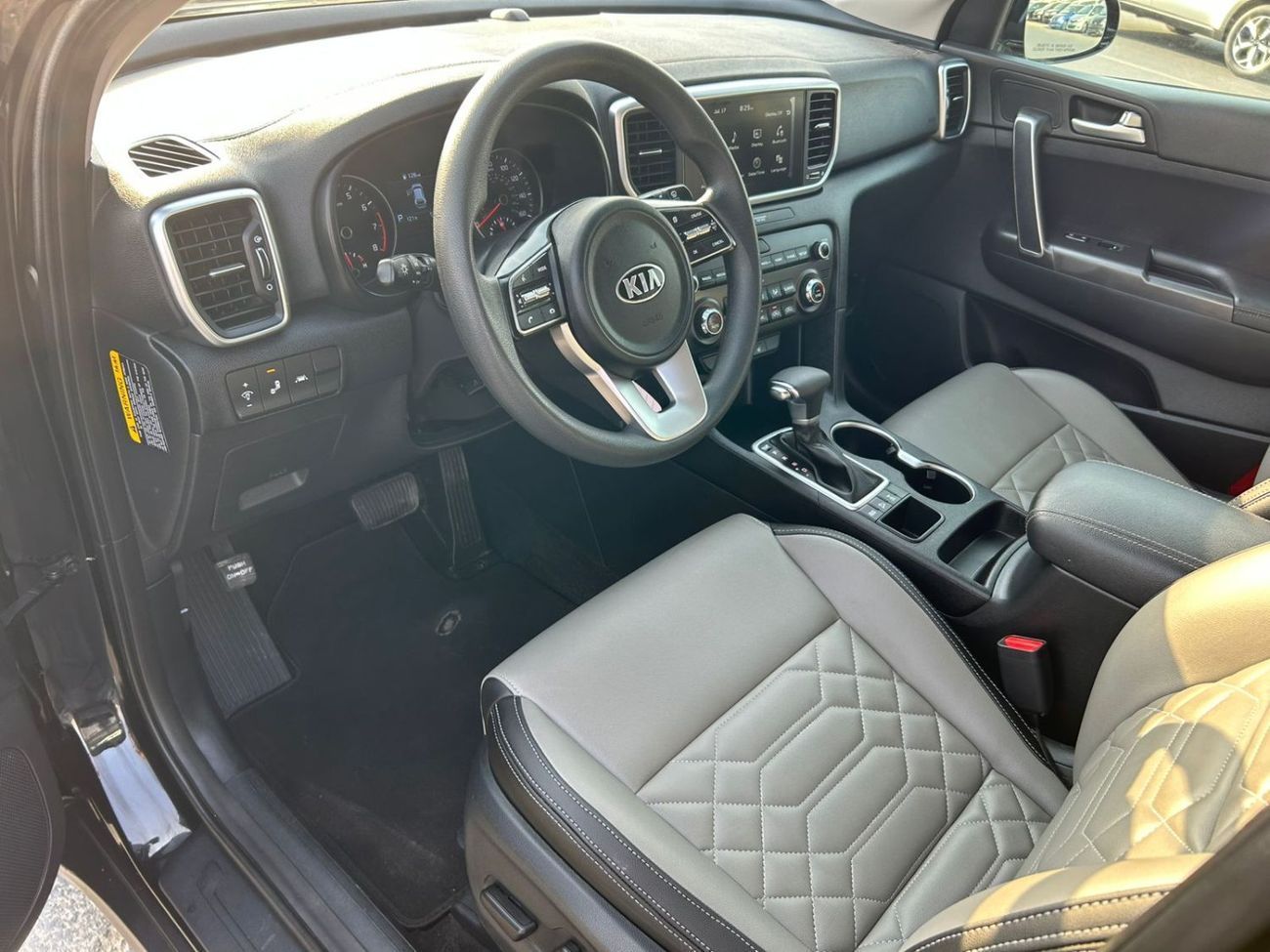 كيا سبورتيج 2021 Kia Sportage 2.4L V4 - MiOption + Leather & Electric Seats - Apple/Android Play - Rear CAM - Ri