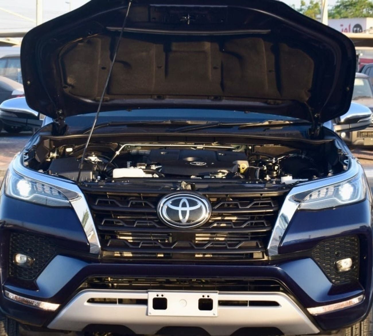 Toyota Fortuner 2.8L Cylinder 4 Diesel Automatic Gear 7 seaters 5 Doors Right Hand Drive 2.8L Diesel Automatic RHD