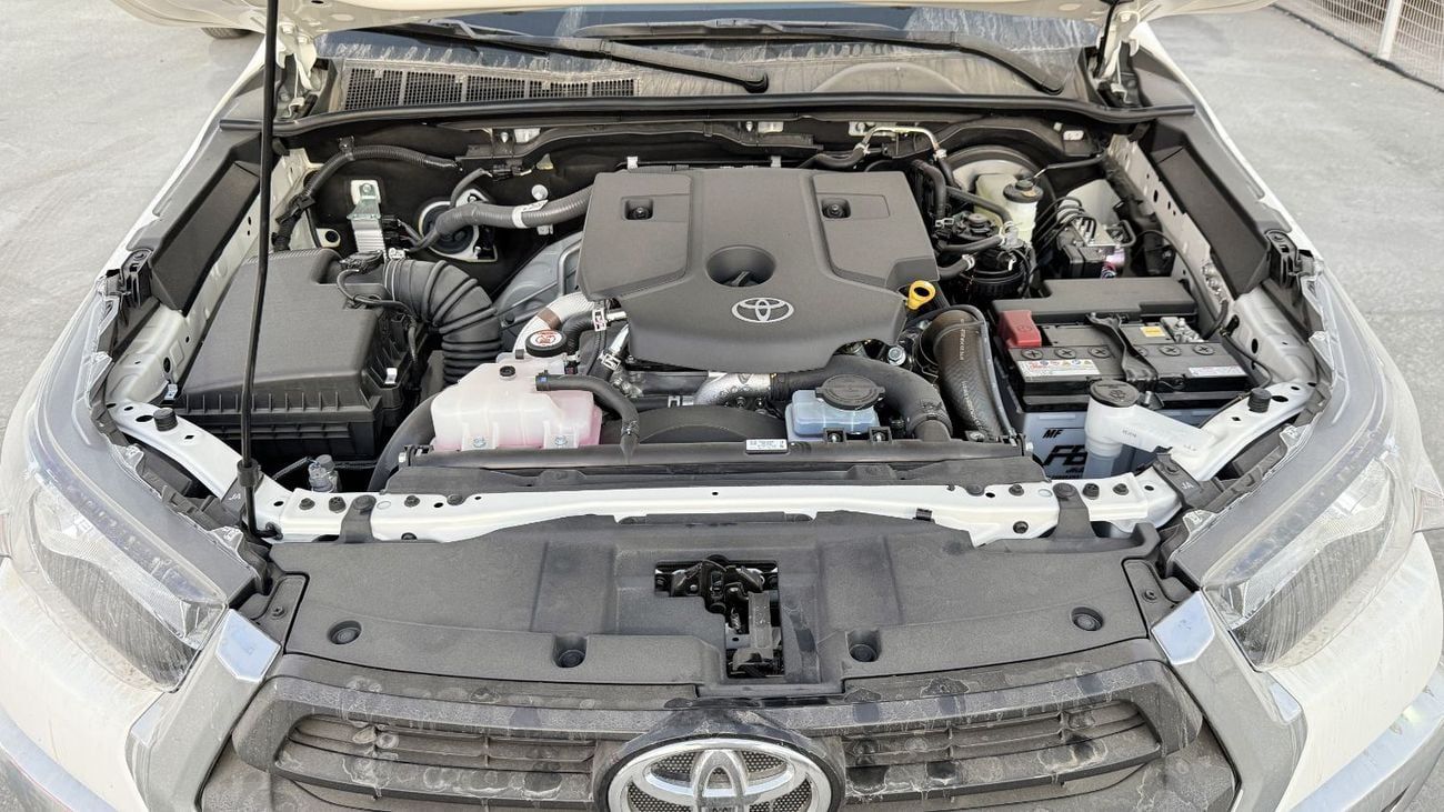 Toyota Hilux DLX 2.4L Diesel Manual Double Cab 4x4 2026YM