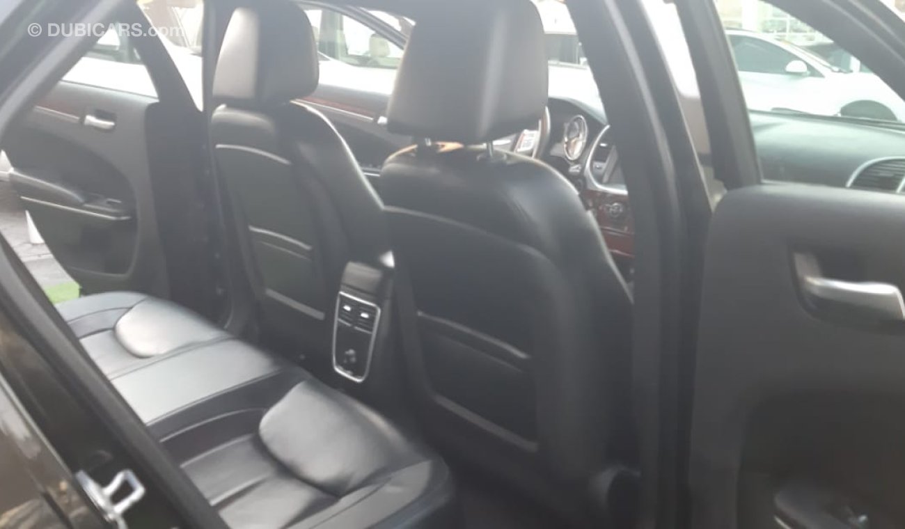 Chrysler 300 Import - No. 2 - Cruise Control - Alloy Wheels - Leather - Without accidents - Excellent condition,