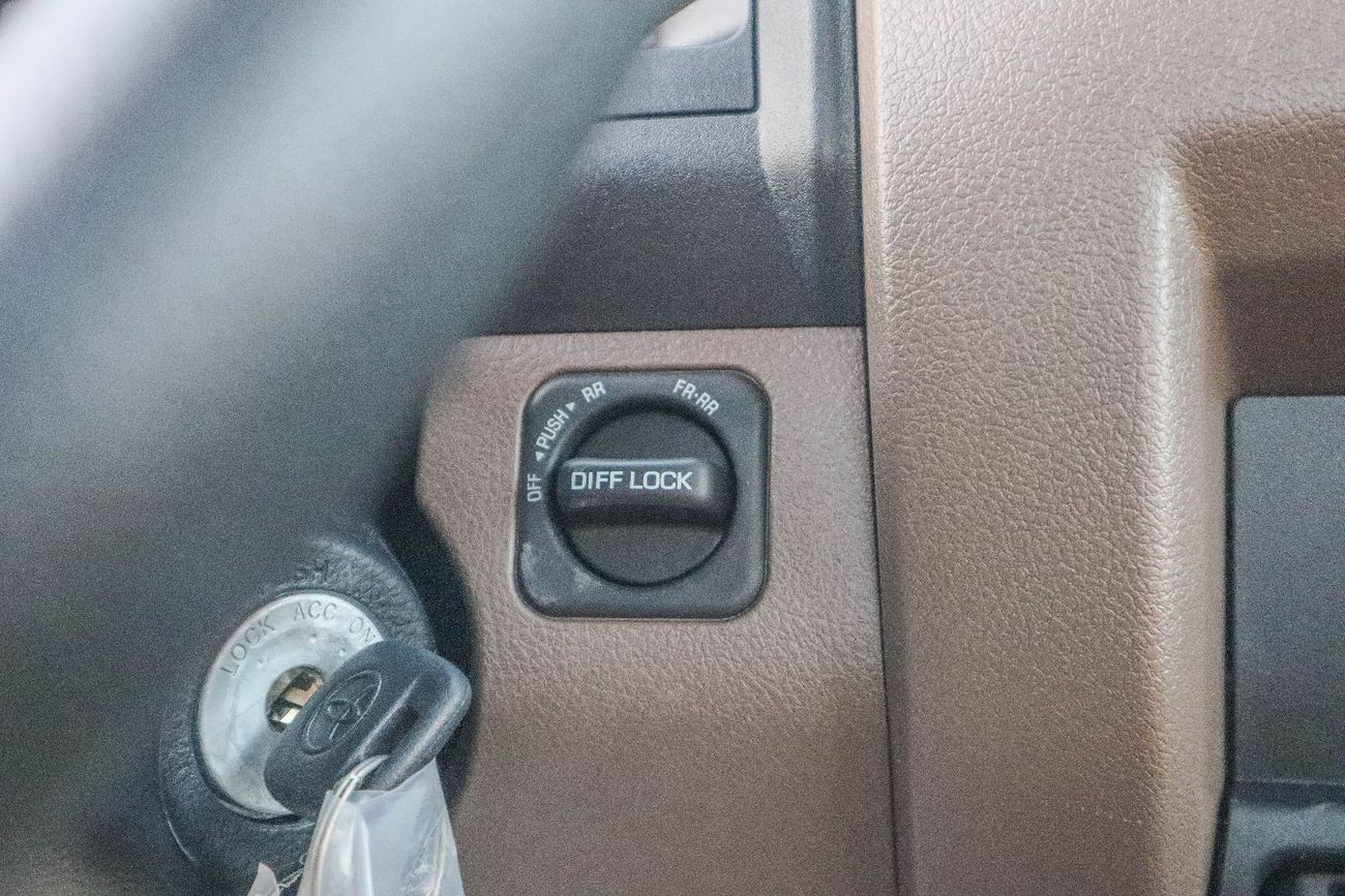 تويوتا لاند كروزر بيك آب Toyota Land Cruiser Pick Up 2024 4.0L Single Cab