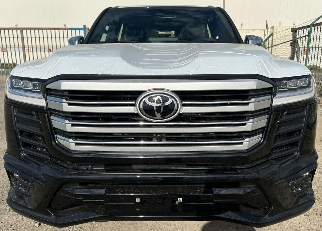 Toyota Land Cruiser Toyota Land Cruiser VXR 3.5L PETROL | Radar | HUD | Top Variant | Modeslista Body Kit