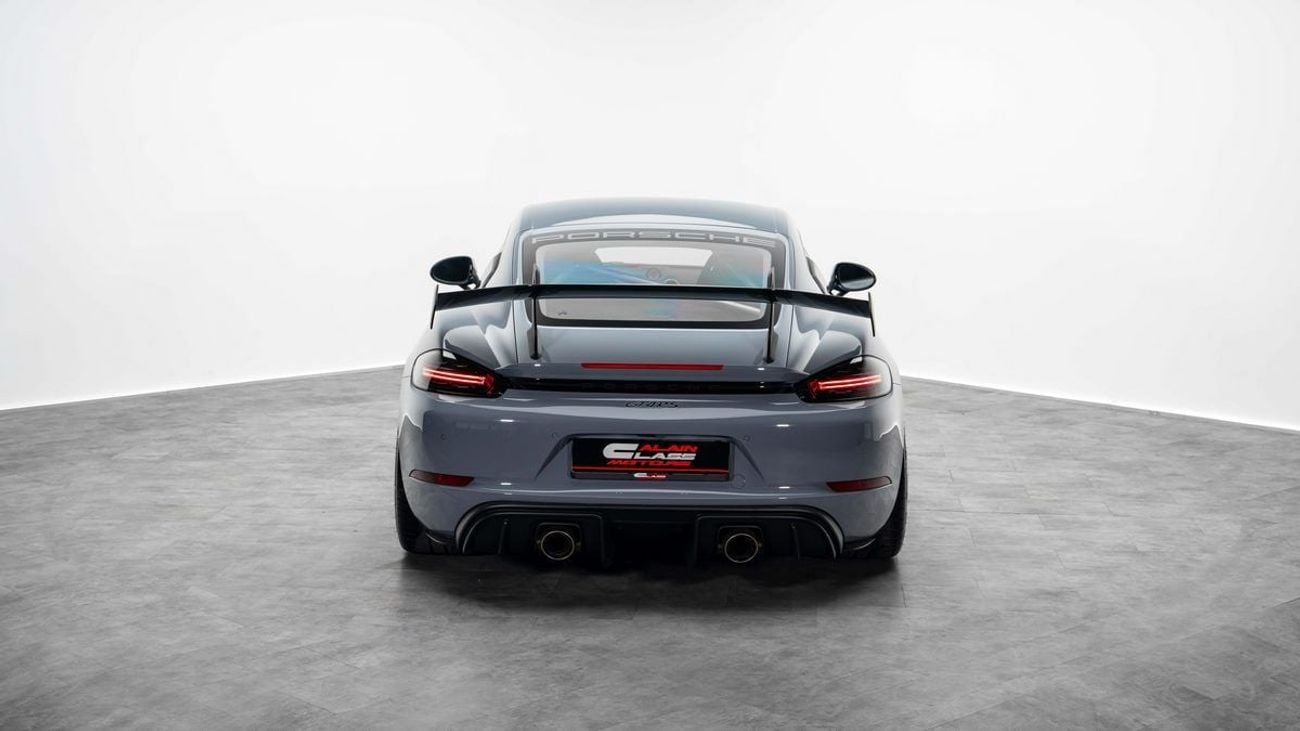 بورش كايمان GT4 RS Weissach - 2022 - GCC Specs - Under Warranty