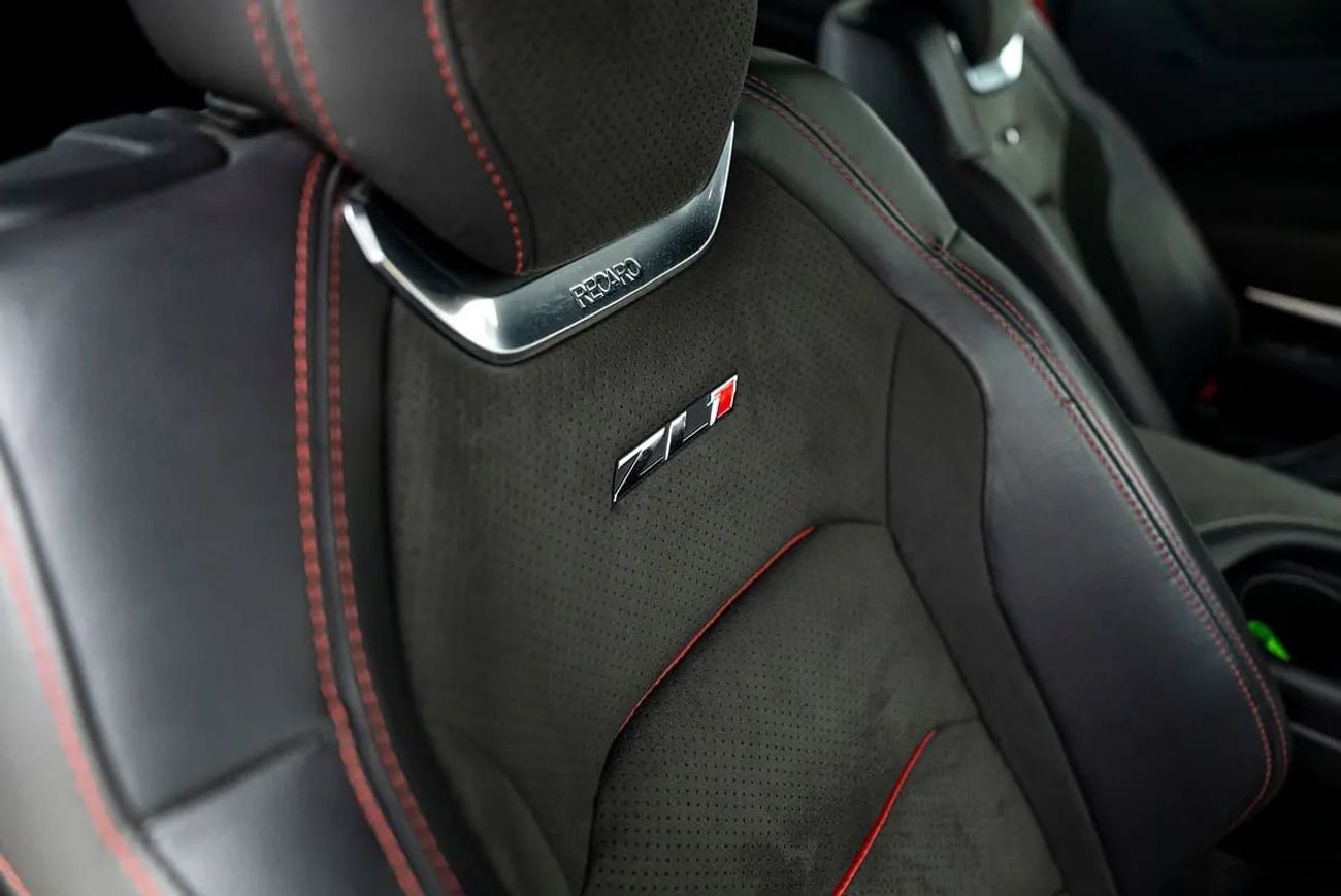 شيفروليه كامارو ZL1 ألياف الكربون 650 HP LT4 V8 | ZL1 1LE TRACK PACKAGE | 6-SPEED MANUAL