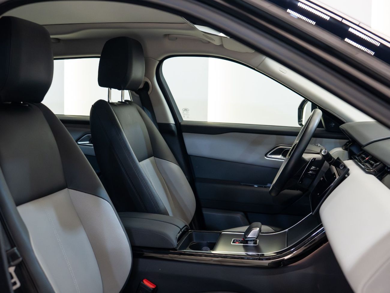 لاند روفر رينج روفر فيلار - R-DYNAMIC P250 | 2025 | AL TAYER | 5 YRS WARRANTY | LOW MILEAGE | PERFECT CONDITION