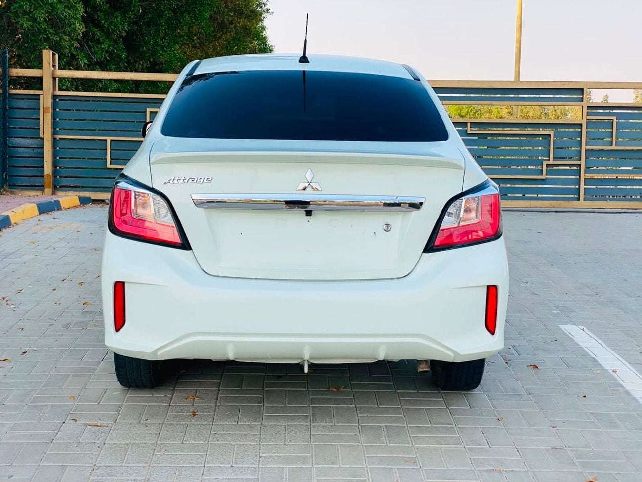 Mitsubishi Attrage GLX