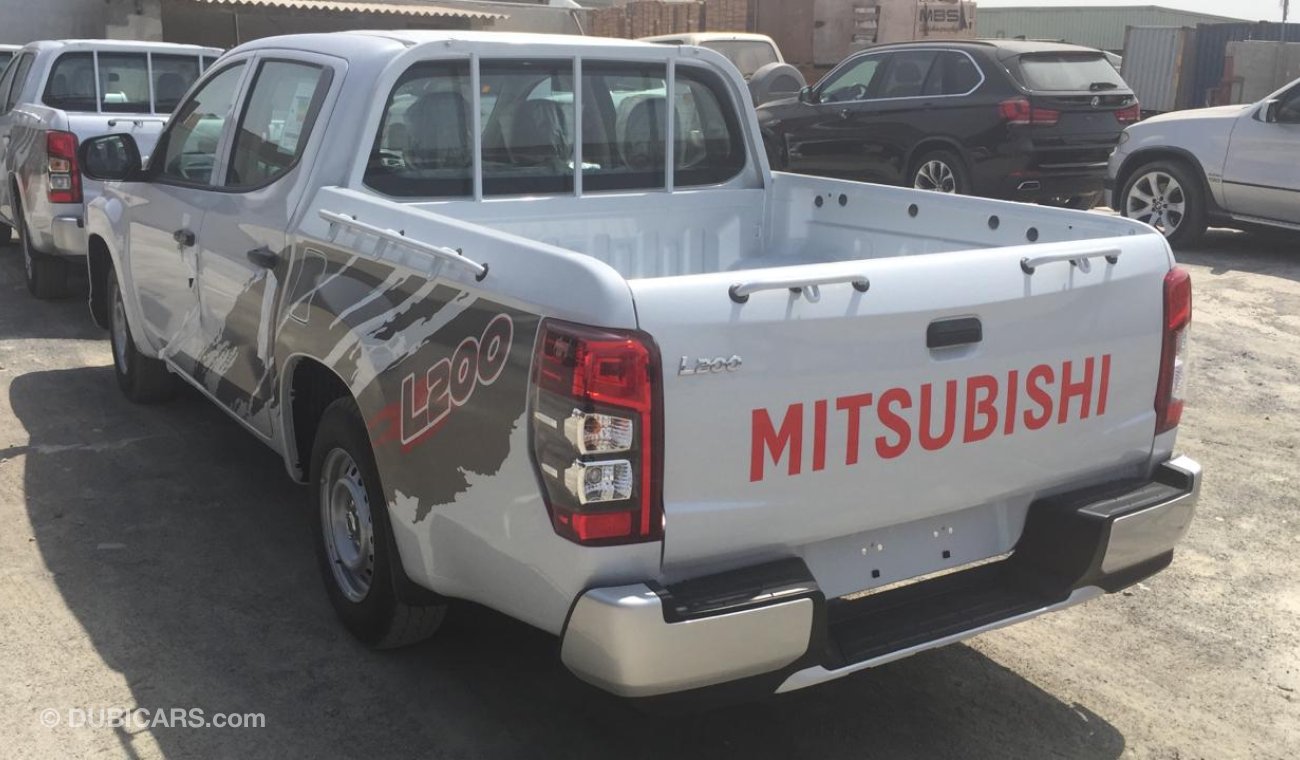 Mitsubishi L200 4x2 petrol