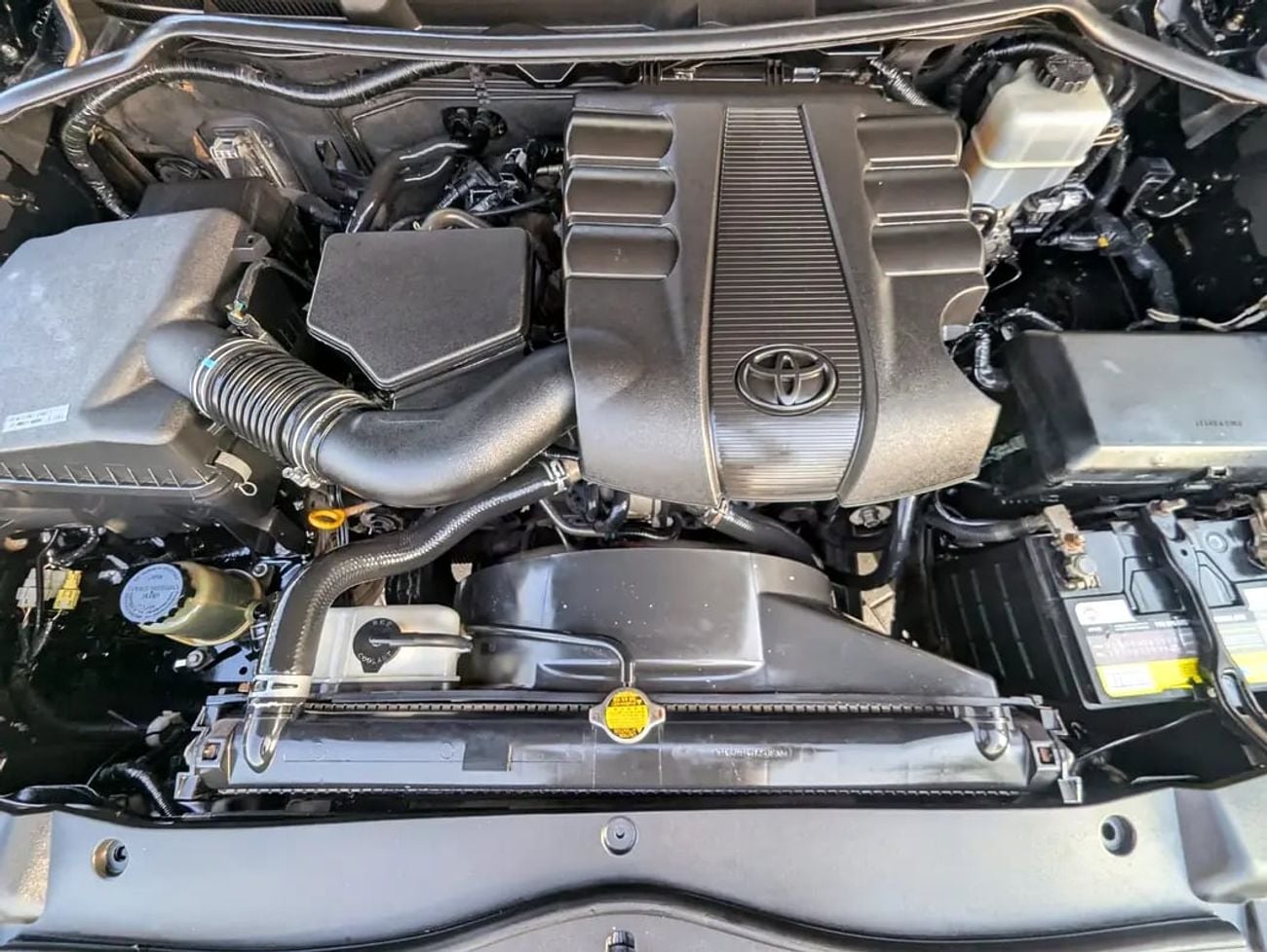 Toyota Land Cruiser GXR FACELIFTED FULL OPTION GXR V6 4.0L IN EXCELLENT CONDITION