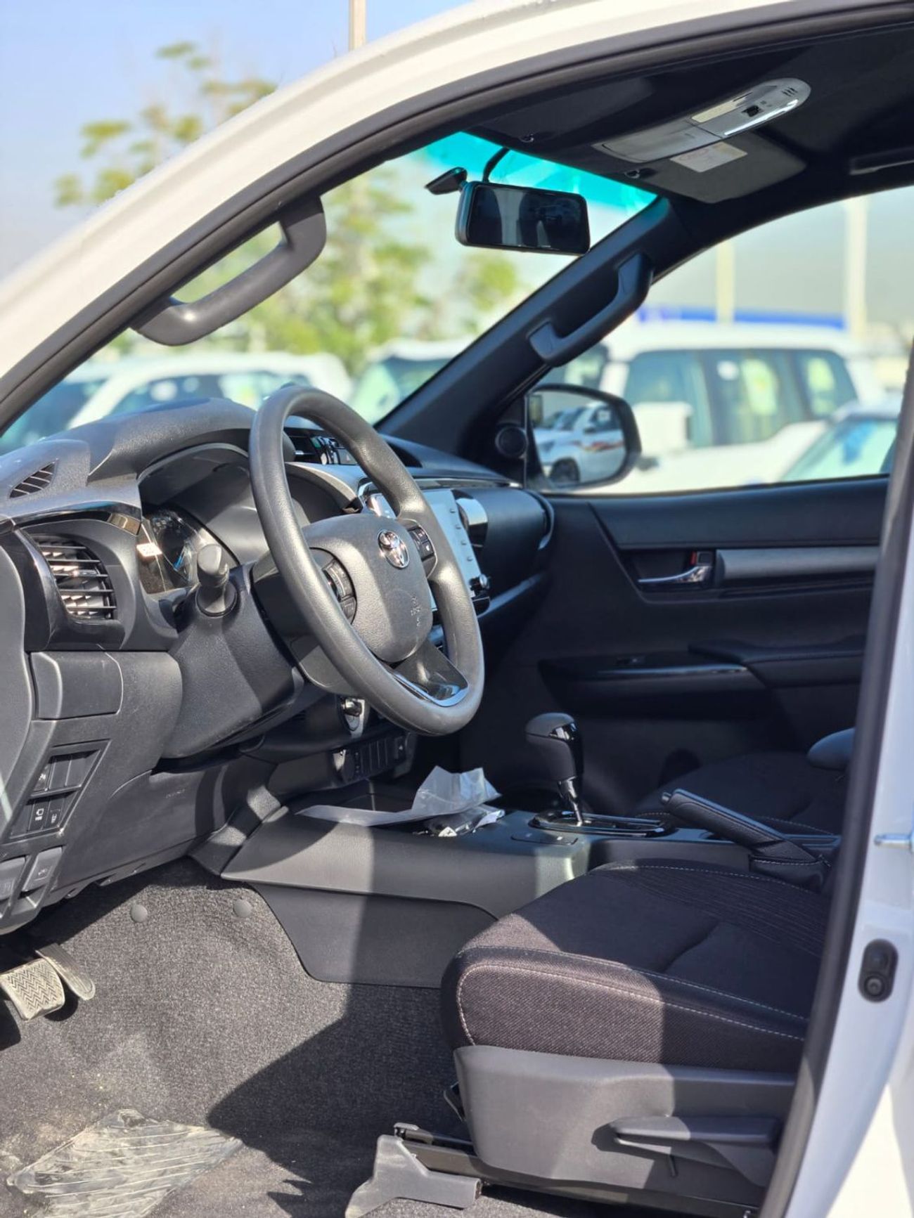 Toyota Hilux ADVENTURE 4.0L V6 A/T FULL OPTION DOUBLE CABIN PICKUP