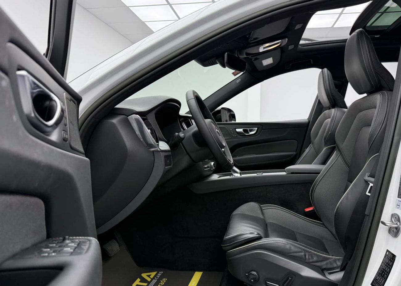 فولفو XC 60 2.0T B5 MHEV R Design (AWD) 2023 Volvo XC60 B5 Dark Edition, Warranty Till 31-05-2026, Service Inclu