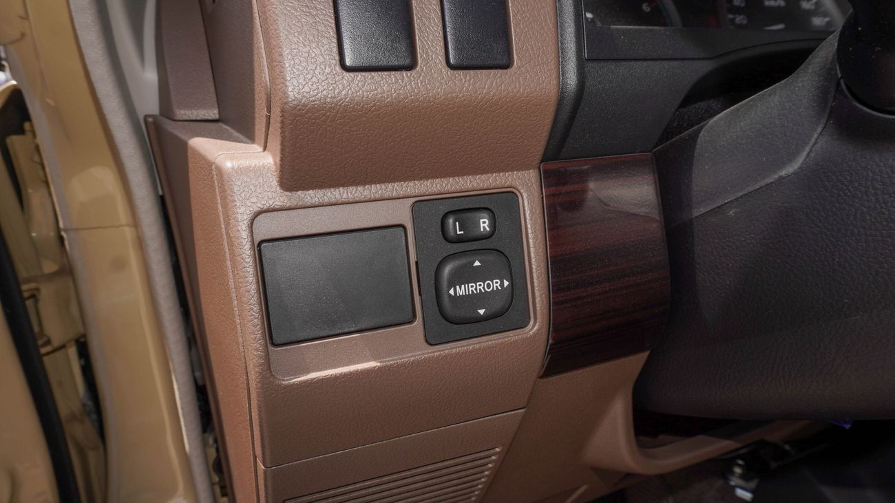 Toyota Land Cruiser 70 LX 4.0 L V6