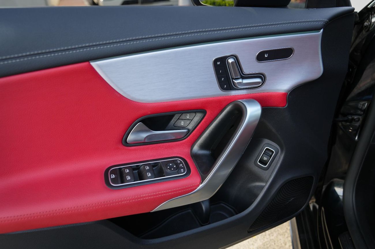 مرسيدس بنز CLA 35 AMG 4MATIC 2021!! GCC SPECS!! LOW MILEAGE!! FULL SERVICE HISTORY FROM THE DEALER