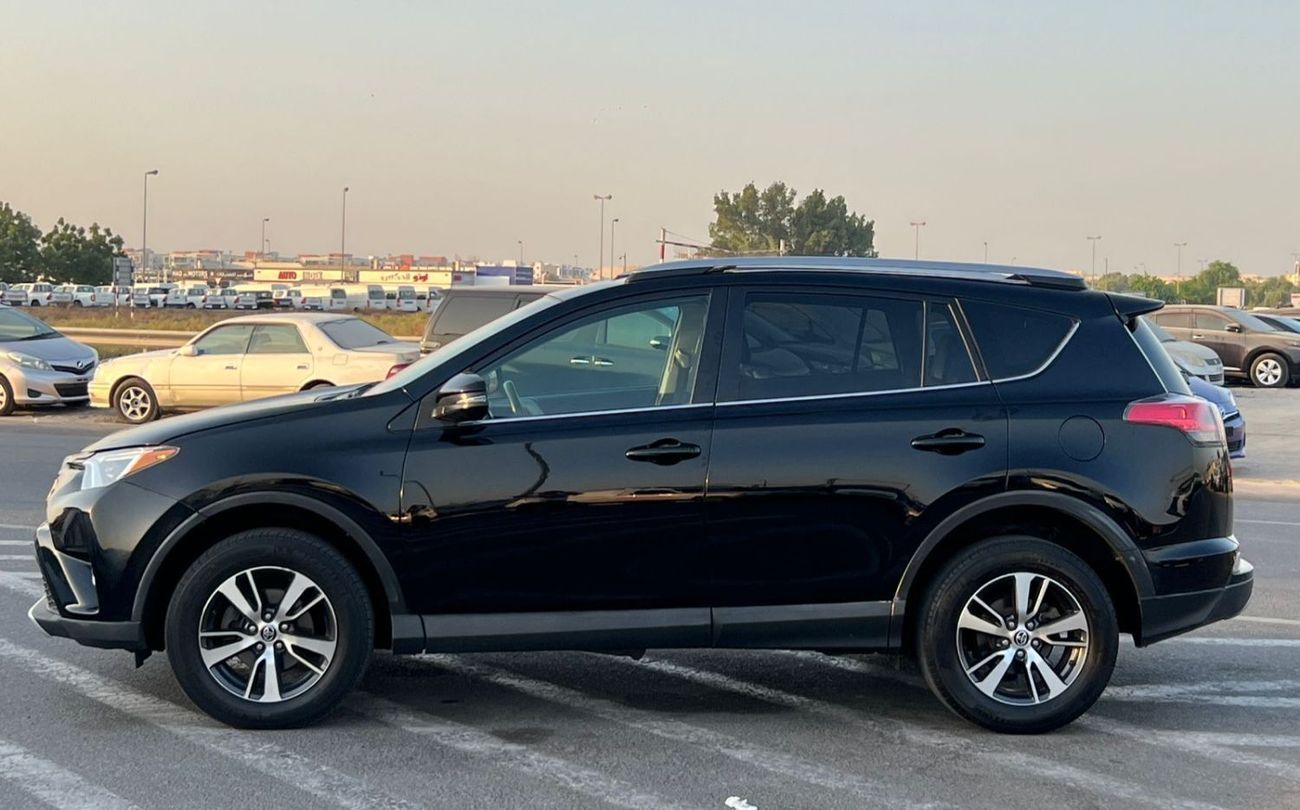 Toyota RAV4 2018 XLE - 2.5L V4-RearCam-AWD 4x4 - Push Start - Leather seat Sunroof