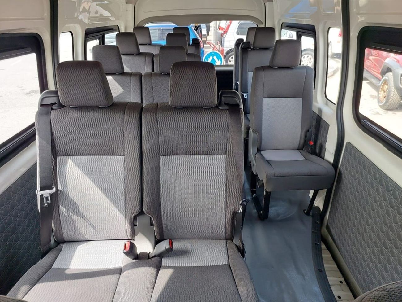 Toyota Hiace TOYOTA HIACE COMMUTER VAN RHD 2019 MODEL 2.8L DIESEL AUTOMATIC(PM01596)