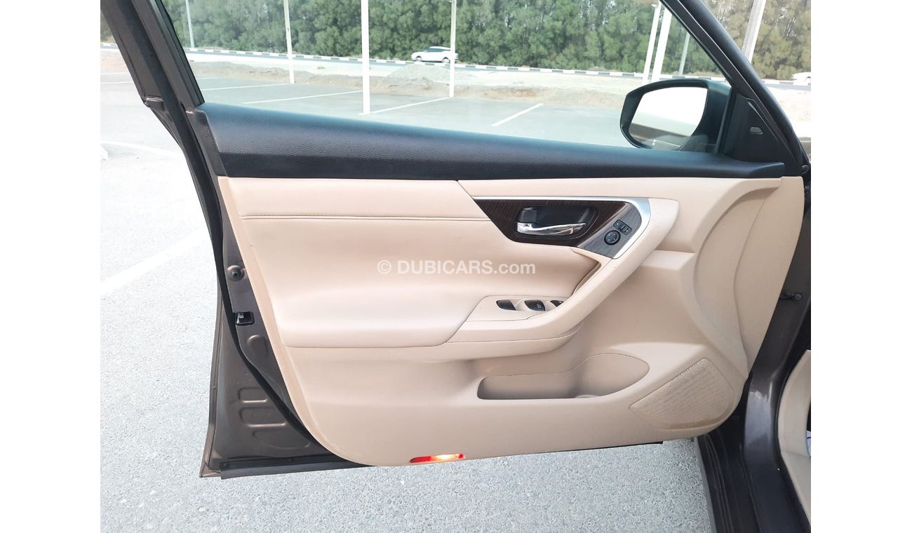 Nissan Altima Nissan Altima model 2014 Gcc very celen car km 176,000 price 22,000