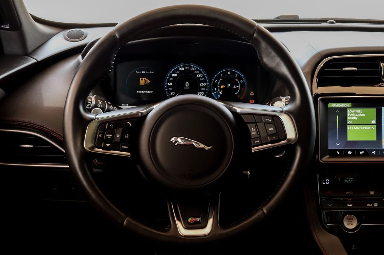 Jaguar F Pace Jaguar F-Pace S 2020 GCC under Warranty with Flexible Down-Payment.