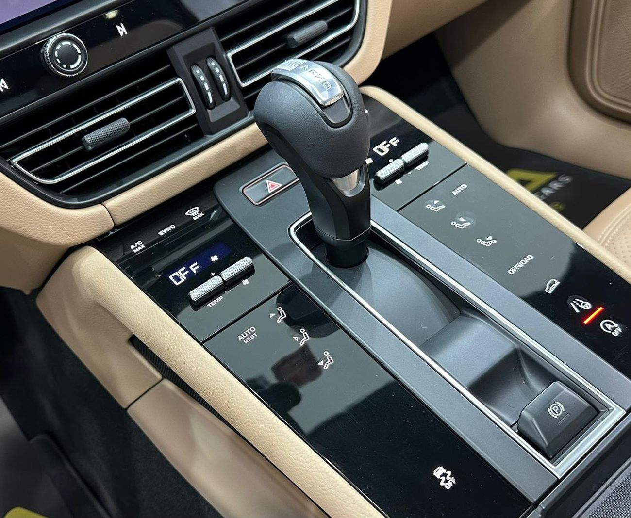 بورش ماكان Std 2022 Porsche Macan, February 2025 Porsche Warranty, Full Porsche Service History, Low Kms, GCC