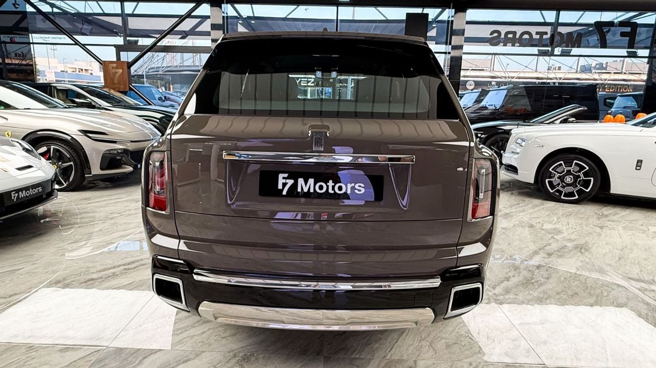 Rolls-Royce Cullinan Rolls Royce Cullinan Silver Badge - 2025 - Bespoke Color Edition