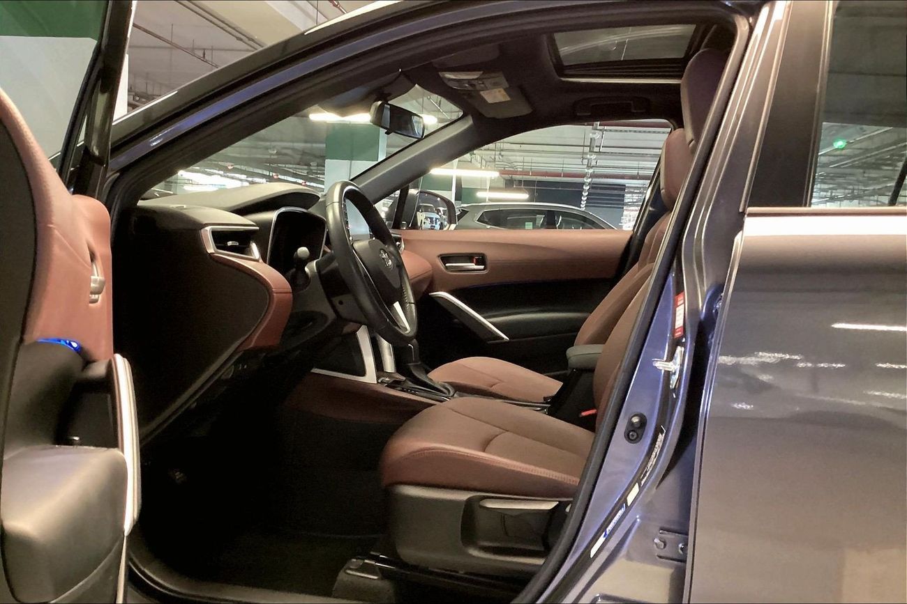 تويوتا كورولا كروس GLI | National Day Celebration | شامل الضمان | 0 ﺪﻔﻋﺓ ﺃﻮﻟﻯ