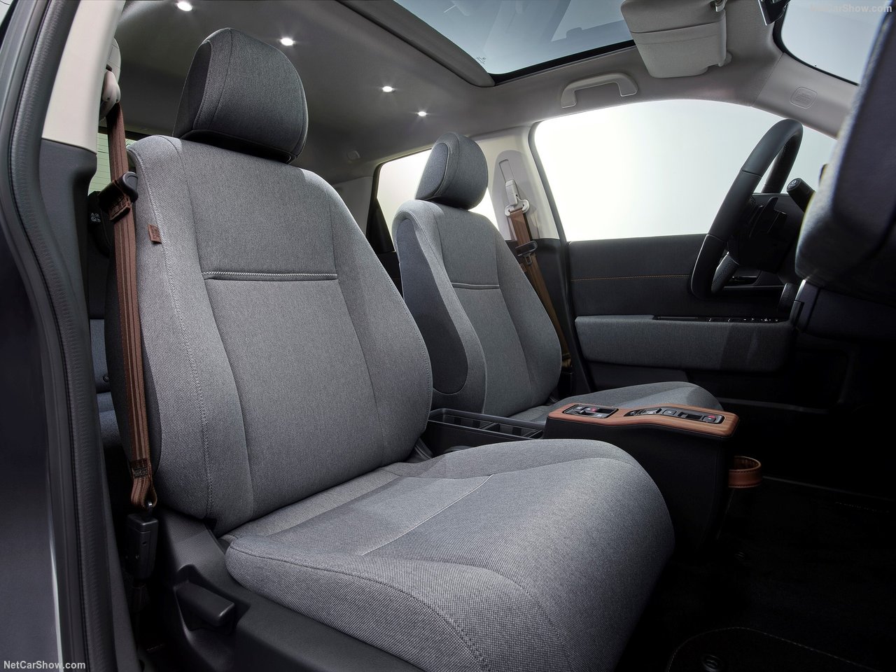 Honda E interior - Front Seats