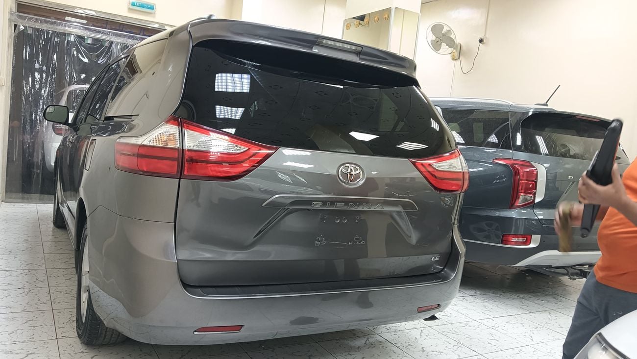 Toyota Sienna LE