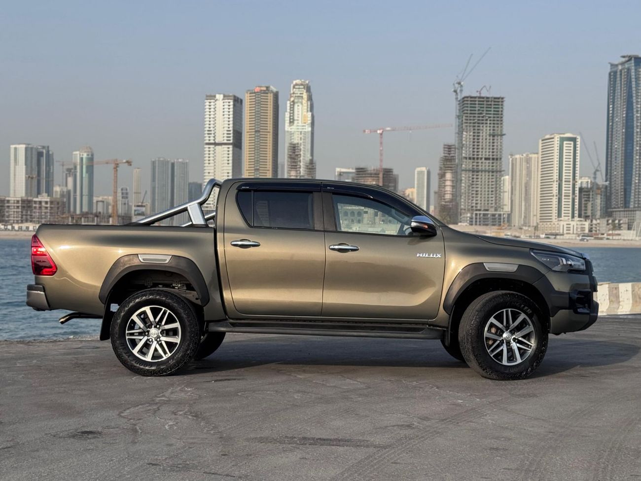 Toyota Hilux DIESEL 2.8 LITER ,RIGHT HAND DRIVE ,GROWN COLOR ,2022 MODEL